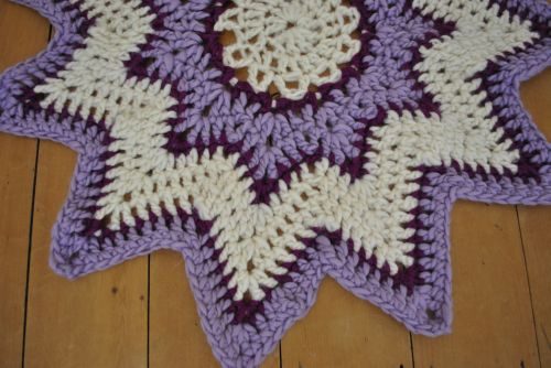 finger crochet starburst rug