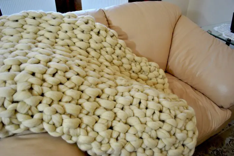 DIY Christmas Gift Idea - Chunky Arm Knit Blanket