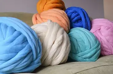 Idiy Chunky Yarn 3 Pack (24 Yards Each Skein) - Rainbow Multi Color - Fluffy Chenille Yarn Perfect for Soft Throw and Baby Blankets, Arm Knitting, Cro